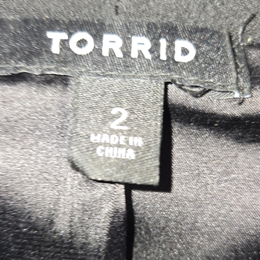 Torrid Cropped 3/4 Sleeve Blazer - Picture 3 of 7
